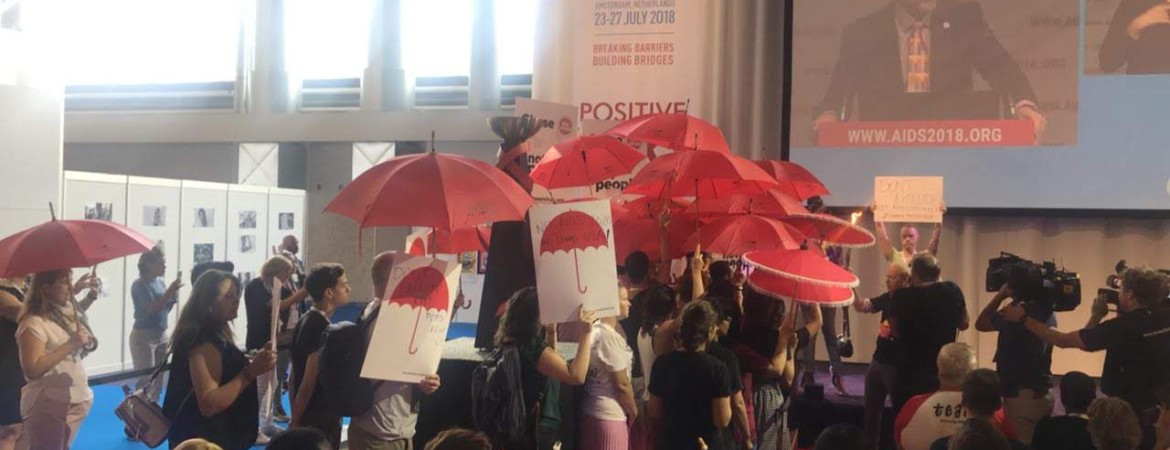 Red-Umbrellas-all-over-the-Conference